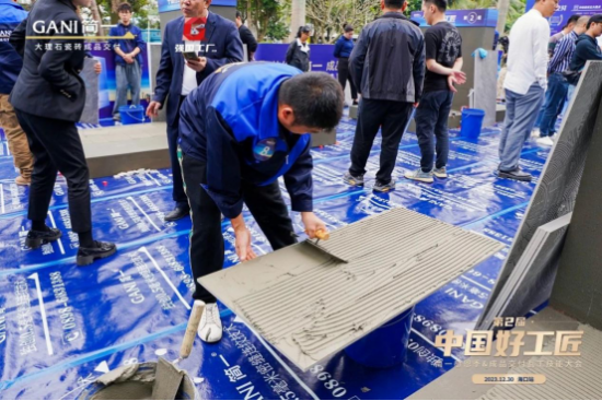既要专业更要专心！简一大理石瓷砖金牌瓦工“用心”服务每一个用户(图2)