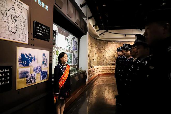 “致敬·缅怀·奋进”武汉青山警方开展清明祭奠英烈活动(图4)