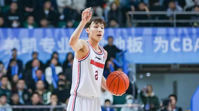 徐杰一家全家福曝光弟弟身高竟高过徐杰农村3层大别墅很气派(图2)