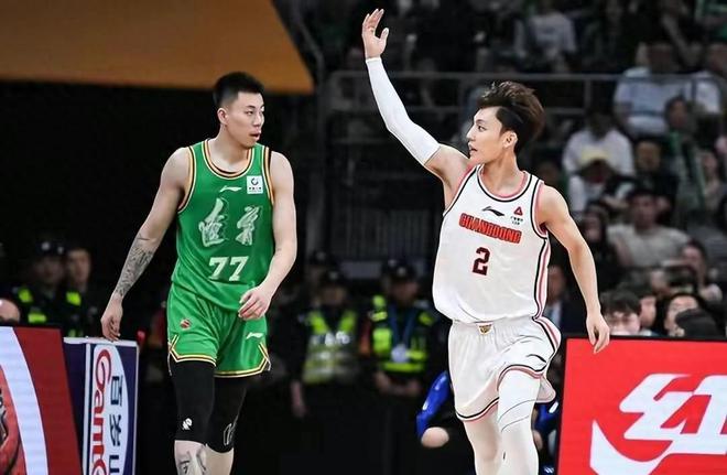 徐杰一家全家福曝光弟弟身高竟高过徐杰农村3层大别墅很气派(图1)