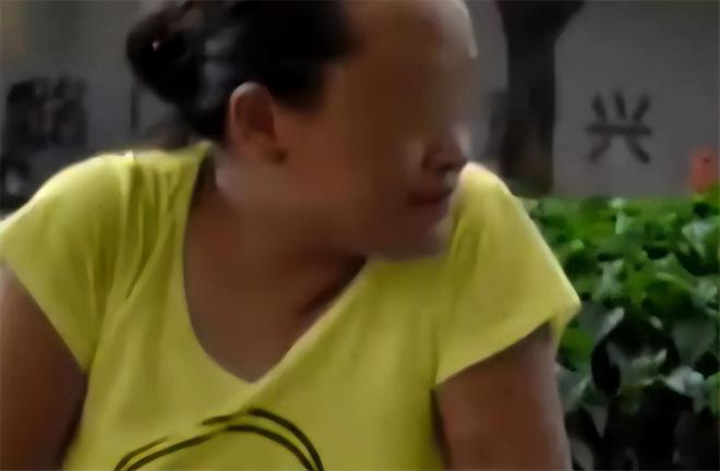 2012年重庆大爷给怀孕女乞丐100元不成想她是失踪的博士女儿(图5)