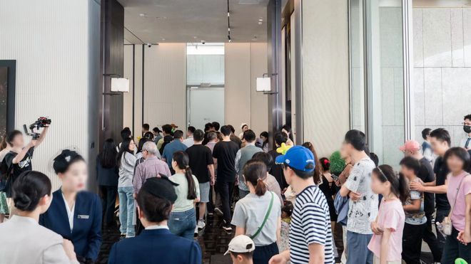 凯发国际中环金茂府(宝山中环金茂府)2024网站售楼处豪宅热抢中!(图1)