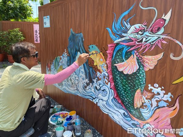 泥塑、大理石雕刻、社區彩繪樣樣通青草藥家李太豐凯发国际首页十項全能(图2)
