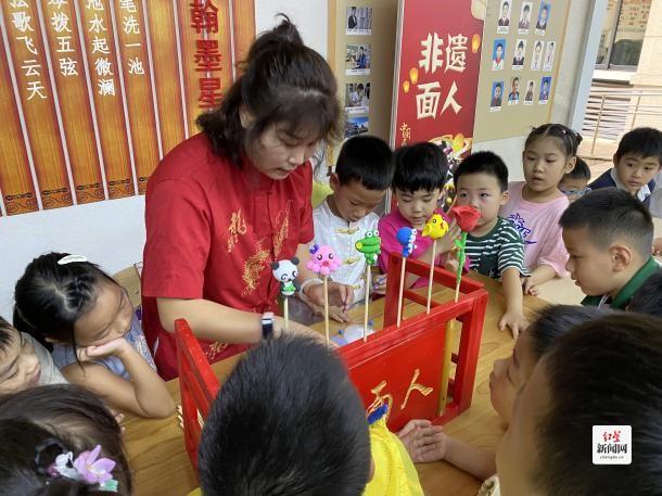 “校社共建·怡然盛兴”成都高新区盛兴社区举行中秋民俗进校园活动凯发国际首页(图2)