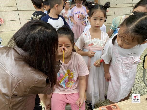 “校社共建·怡然盛兴”成都高新区盛兴社区举行中秋民俗进校园活动凯发国际首页(图5)