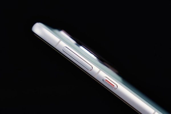 华为Mate60Pro玄武架构遥遥领先！这才是真高端旗舰(图3)