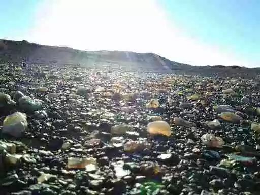 凯发国际首页【石头地理】教你捡石头捡你真的会吗？平时路边铺的有哪些吗？(图1)