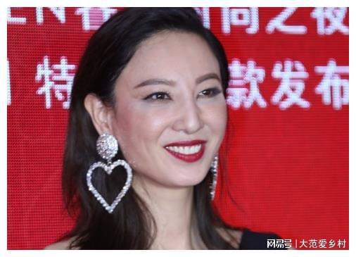 知名港星郑希怡搬离上海并宣布重回香港生活努力教女儿认繁体字(图11)