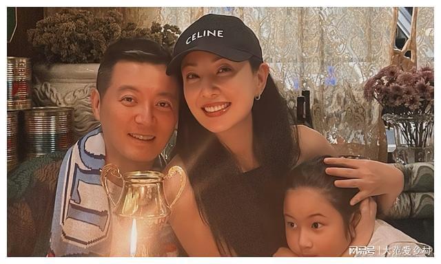 知名港星郑希怡搬离上海并宣布重回香港生活努力教女儿认繁体字(图8)
