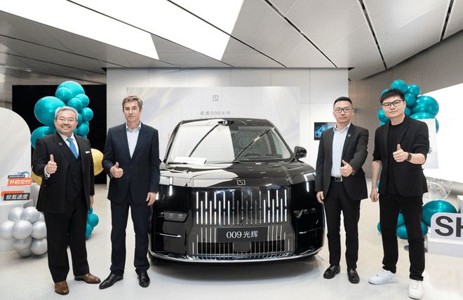 K8国际入口极氪009光辉第1500台交付胡润成为车主(图1)
