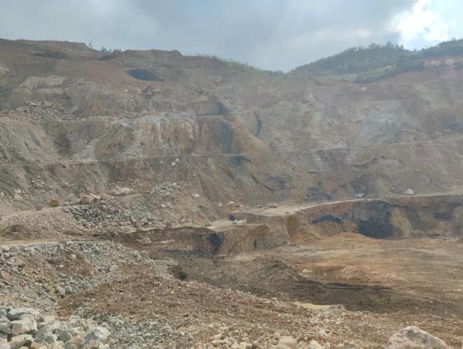 贵州安顺黔西南黔东南等地部分矿山开采破坏生态(图2)