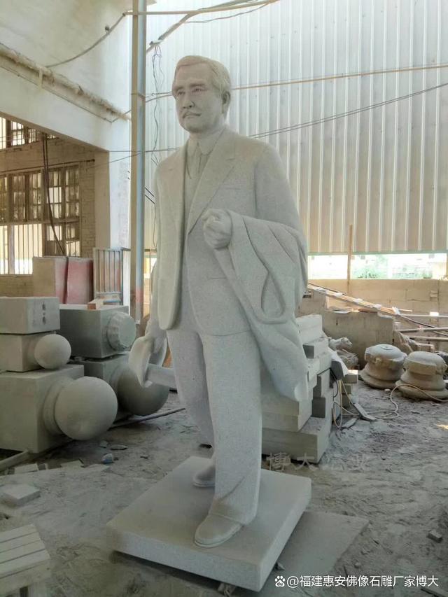红色石雕的多样性：从具象到抽象的表达（多图欣赏）(图4)