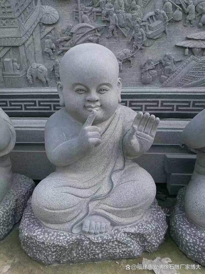 石雕小沙弥：佛教信仰的纯真表达与艺术呈现(图1)