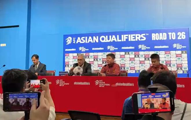 0-2澳大利亚！伊万赞两将首秀为王大雷解围回应用人老糊涂了(图1)