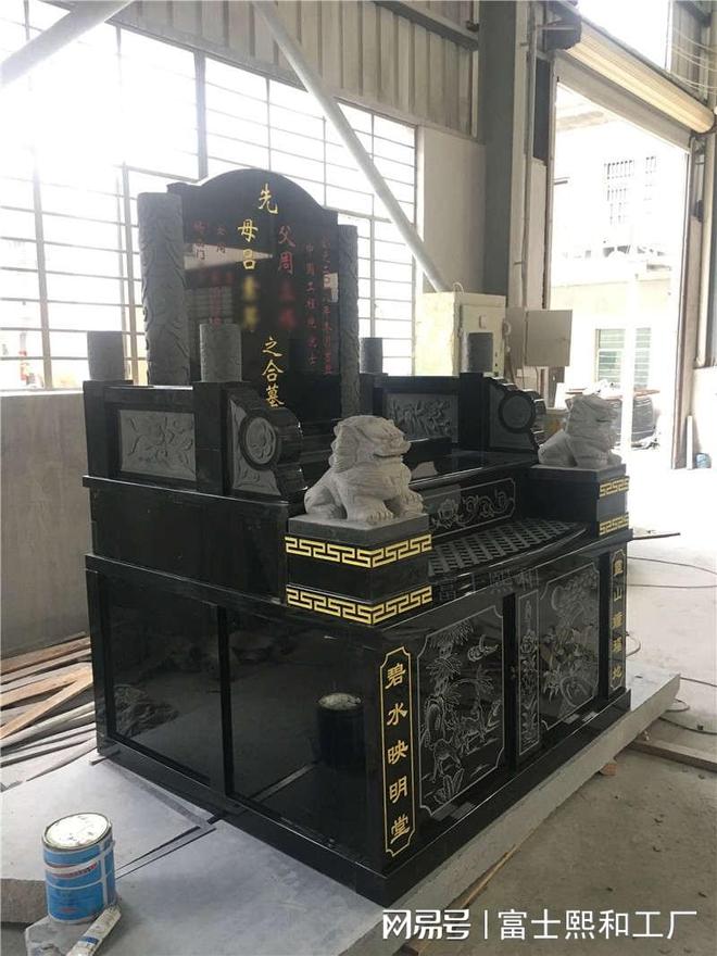 铭记与传承：如何定制一款独特的石雕墓碑(图1)