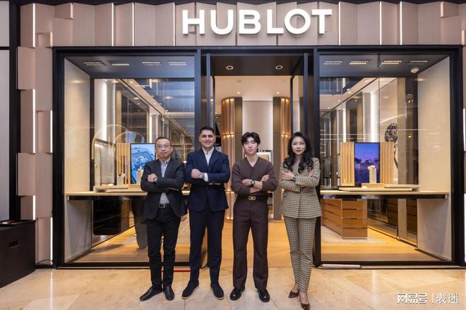 K8国际入口HUBLOT宇舶表南京德基广场专卖店盛大开幕短道速滑世界冠军(图2)