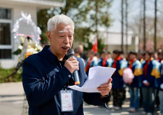清明来临之际江苏各烈士纪念地迎来祭扫和纪念人群K8国际入口(图6)