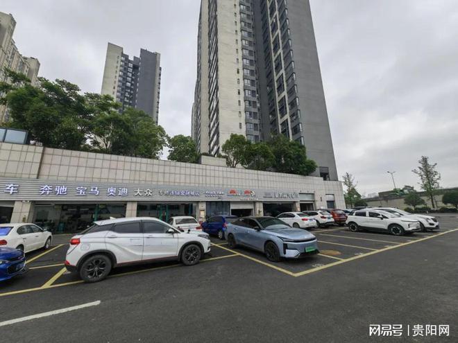 小区公共平台成了收费停车场？(图4)