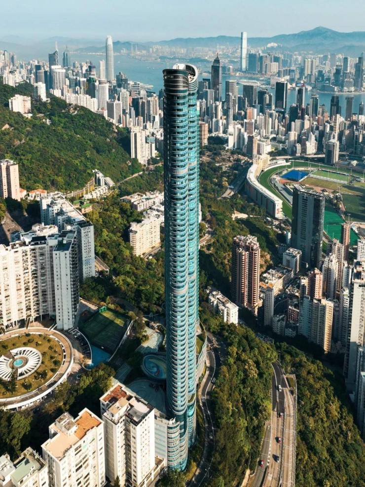 中国超级豪宅市场前沿战报!内地有钱人买爆鼎豪!(图1)